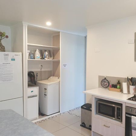 Pet Friendly & Spacious Two Bedroom Guest Unit Caloundra Exterior foto
