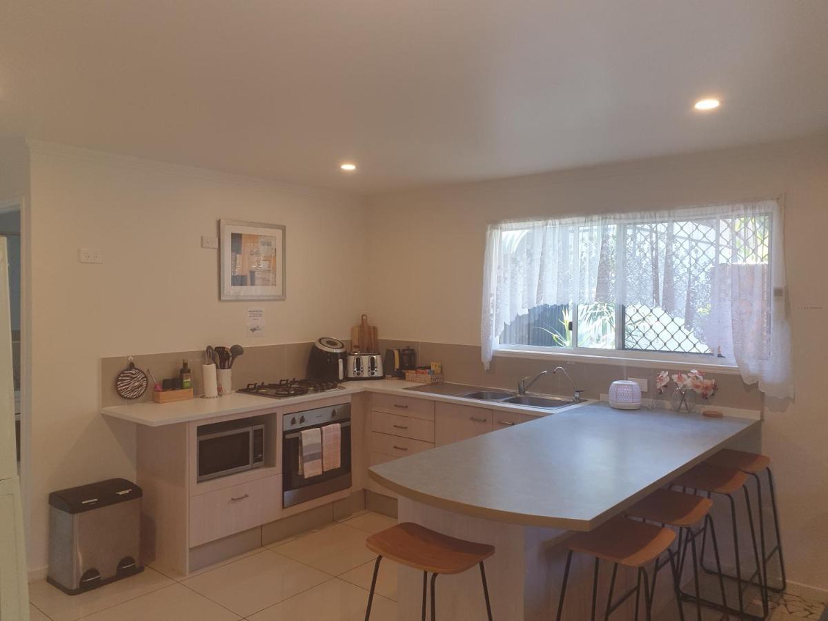 Pet Friendly & Spacious Two Bedroom Guest Unit Caloundra Exterior foto